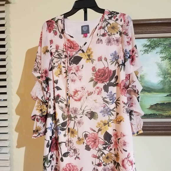 Vince Camuto Dresses & Skirts - Vince Camuto flower dress h10
